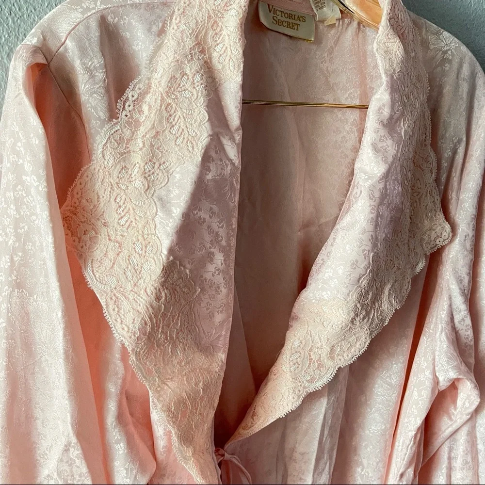 Vintage Victoria’s Secret Gold Label Robe - Picture 5 of 7